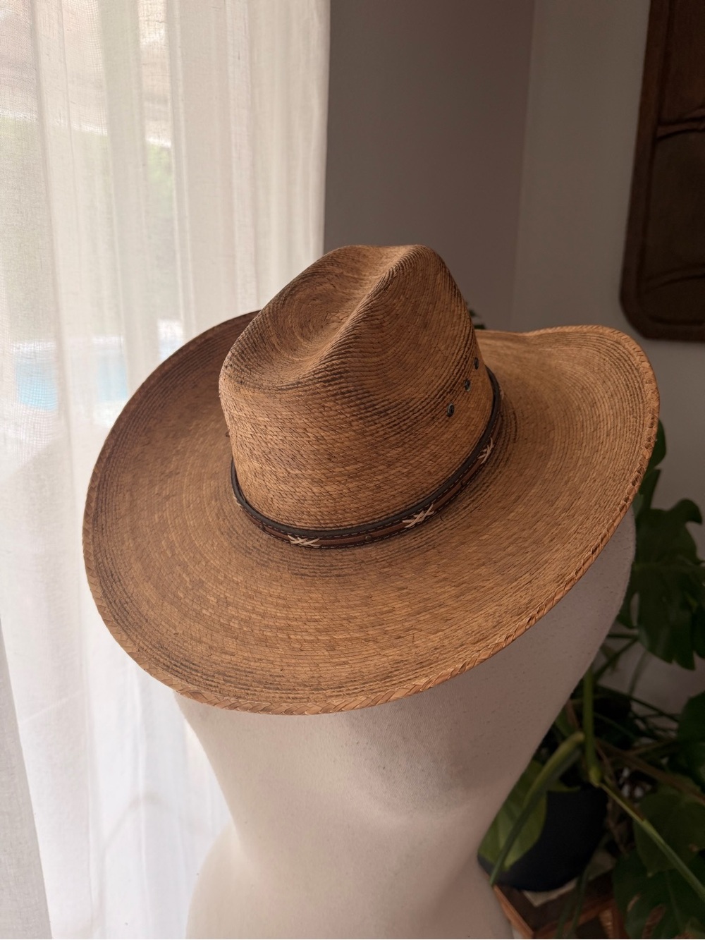 Cavender's Distressed Straw Cowboy Hat Size 7 1/4 Western Ranch Rodeo
